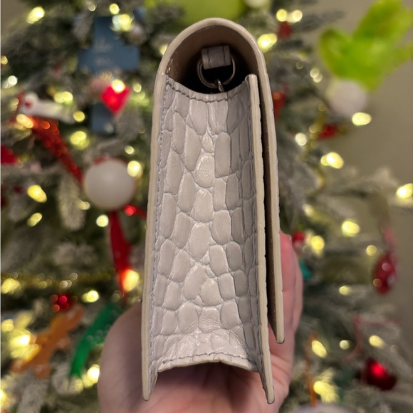 Alexander McQueen Small Skull White Crocodile-Embossed Leather Crossbody Bag - Picture 2 of 12